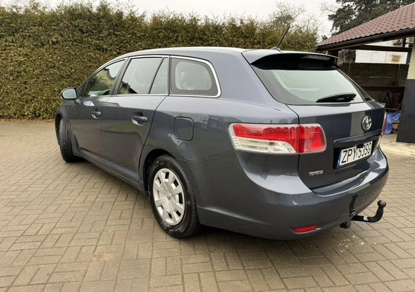 Toyota Avensis cena 19999 przebieg: 330000, rok produkcji 2009 z Bierutów małe 29